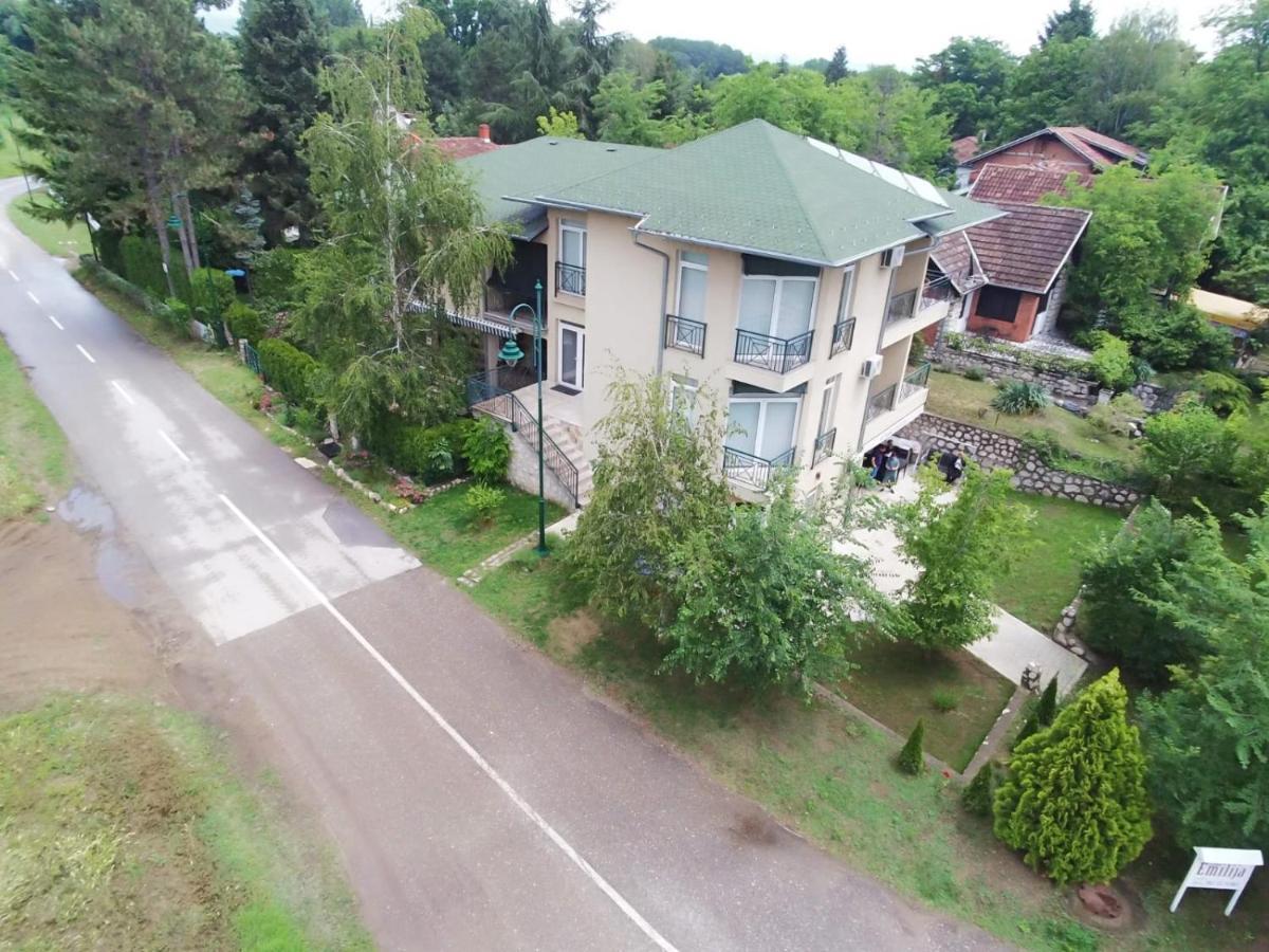 Sobe Emilija Hotel Veliko Gradište Kültér fotó